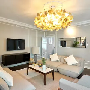 https://luxurious-high-end-apartment-central-location.copenhagenhotelselect.com