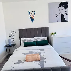 https://modern-room-in-a-4-bedroom-flat-in-london-shared-bathroom.cambridgehotelsuk.com